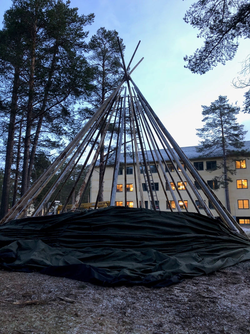 Last inn bildet i gallerivisningen, Venor Storlavvo - trestenger

